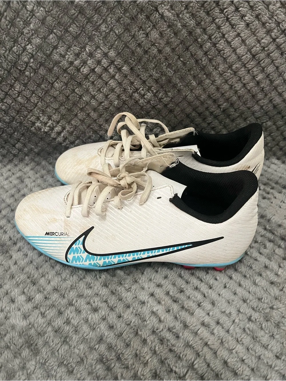 Nike Kids White Soccer Cleats with Black Swoosh and Light Blue Accent✨3y